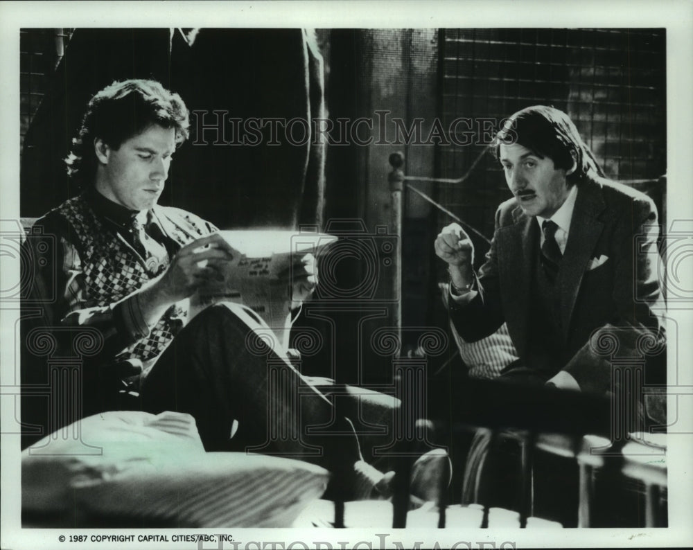 1987 Press Photo John Travolta and Tom Conti star in The Dumb Waiter movie - Historic Images