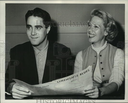 1954 Hollywood-Blues singer Tony Travis and Dinah Shore - Historic Images