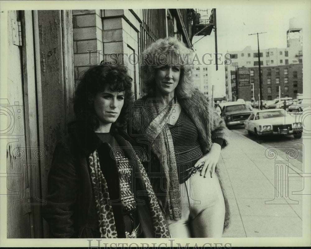1984 Press Photo &quot;Hill Street Blues&quot; stars Betty Thomas and Jane Kaczmarek- Historic Images