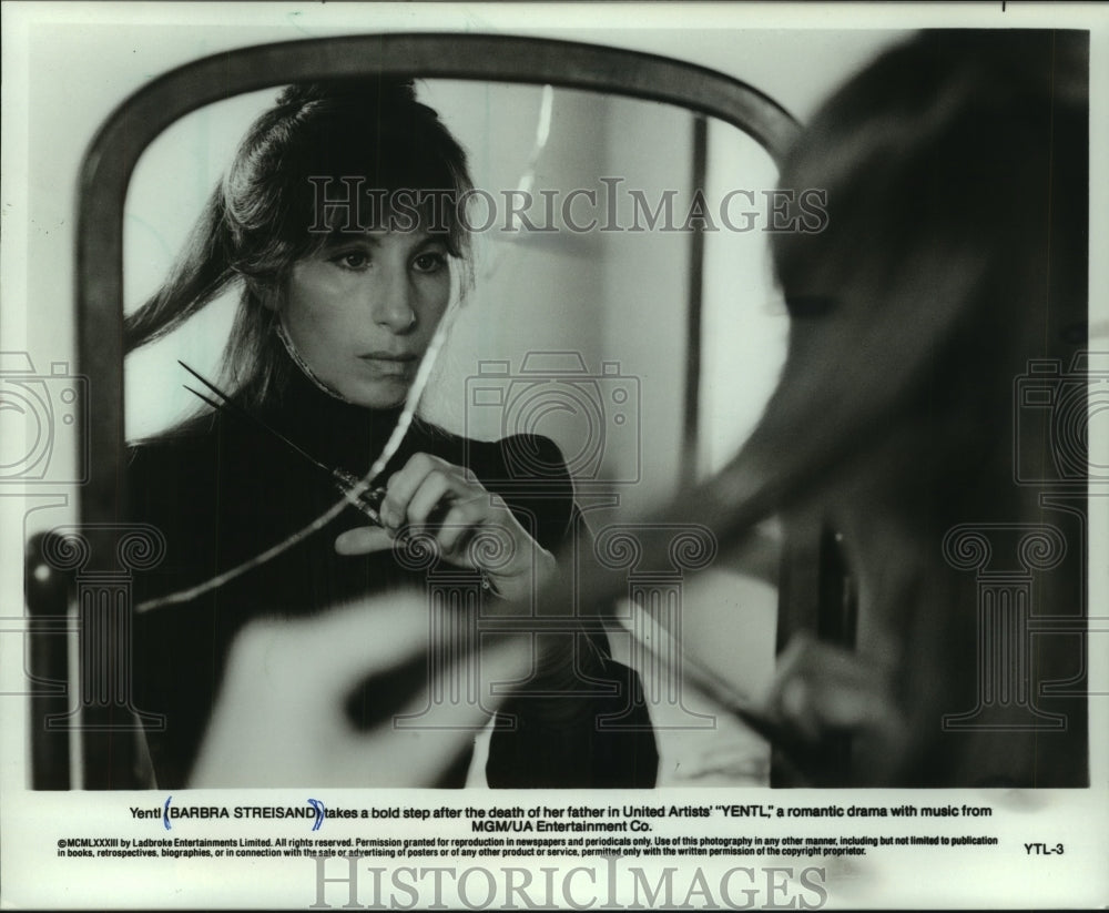 1984, Barbra Streisand in "Yentl" - mjp33468 - Historic Images