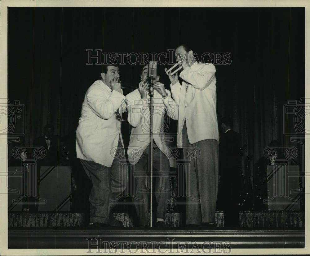 1987 Press Photo The Harmonicats performing - mjp33481 - Historic Images