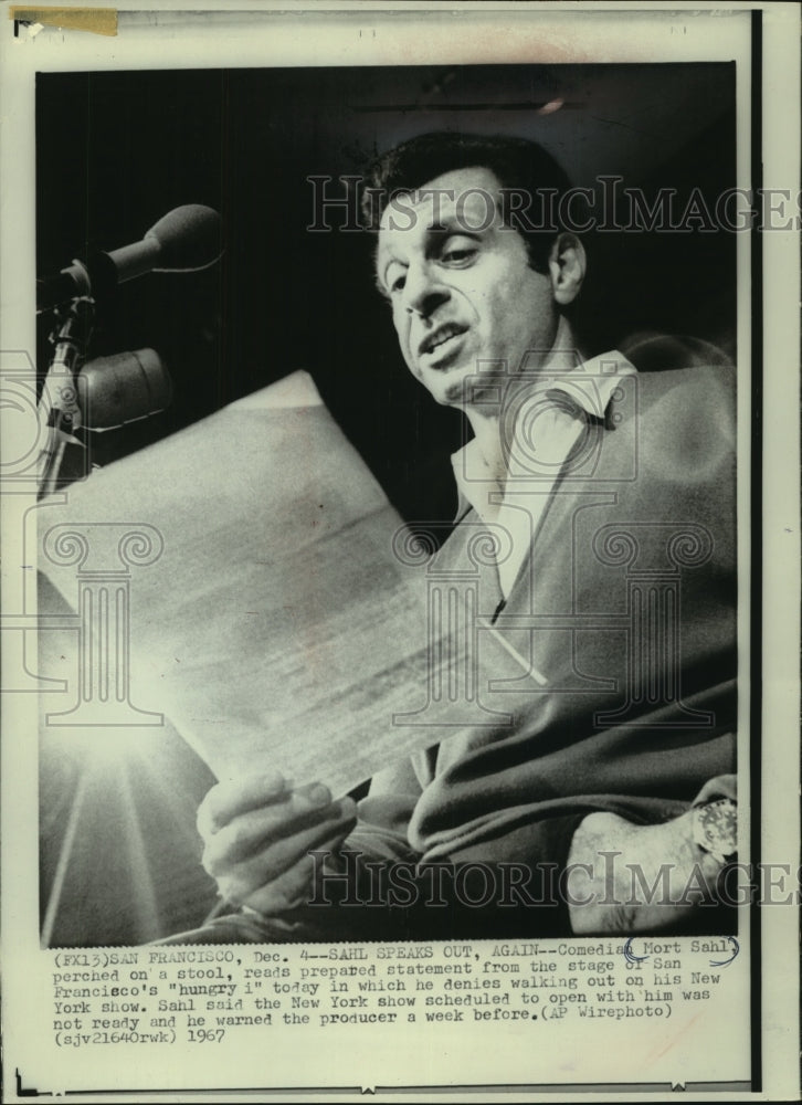 1967, Comedian Mort Sahl reads a statement in San Fransisco - Historic Images