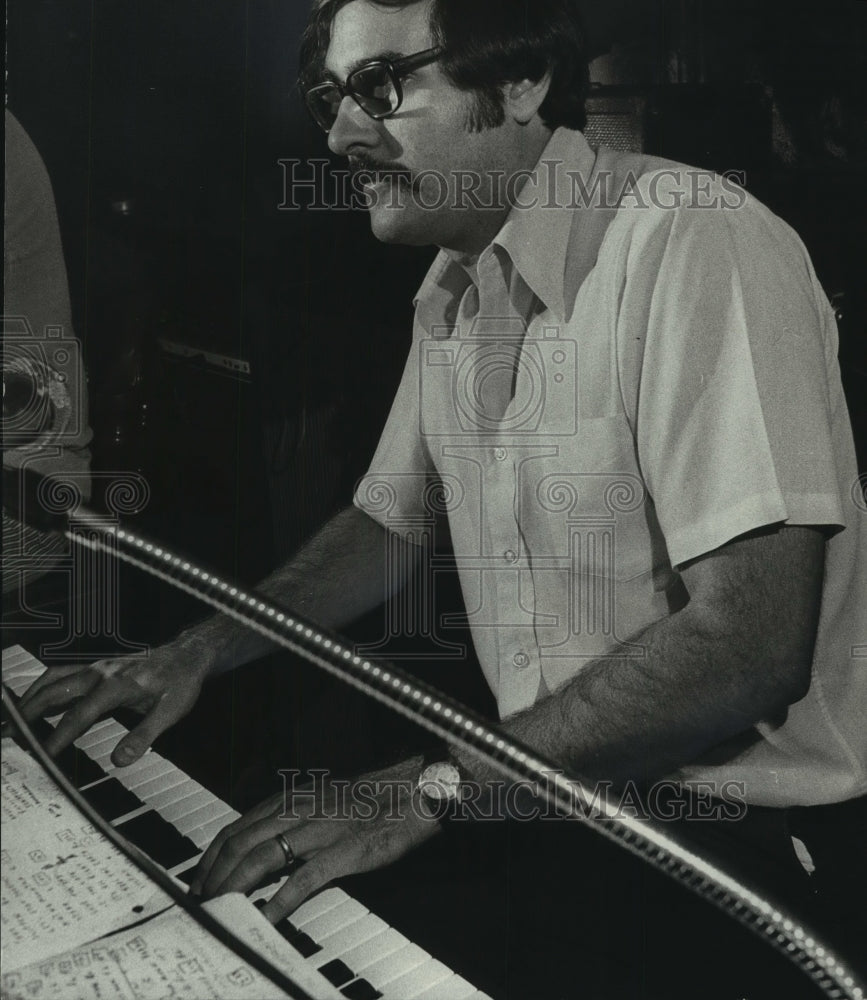 1975, Pete Safir, Milwaukee Musician - mjp33639 - Historic Images