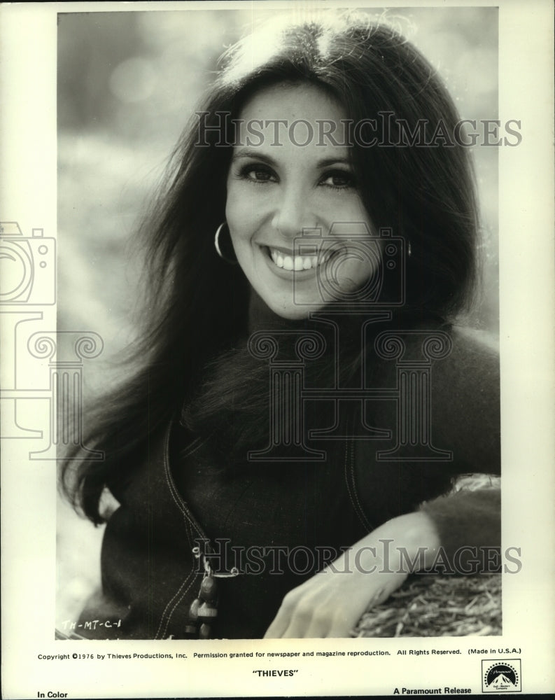 1982, Marlo Thomas stars as a teacher in "Thieves" - mjp33702 - Historic Images