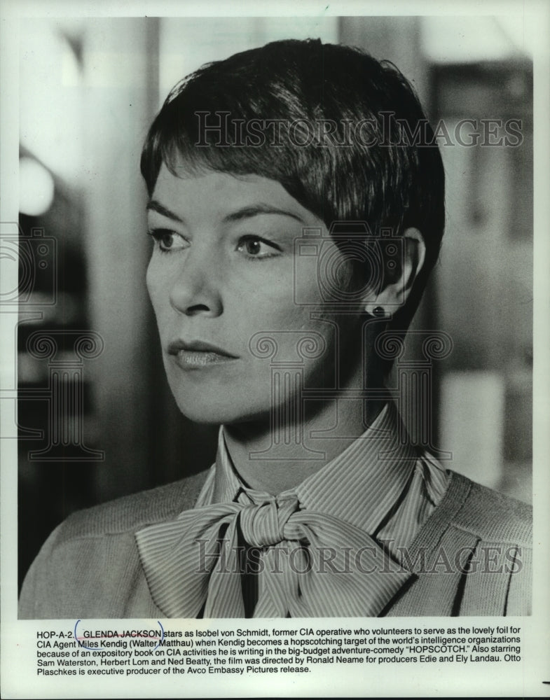 1984 Press Photo Glenda Jackson stars as a former CIA operative in "Hopscotch" - Historic Images