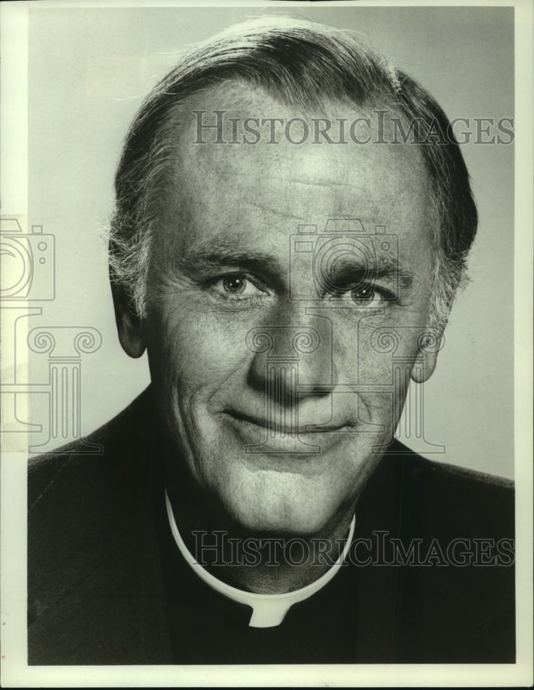 1978, United States Actor McLean Stevenson playing a role of a priest - Historic Images
