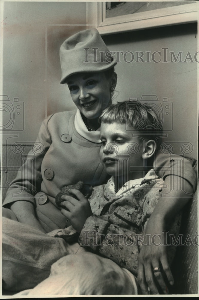 1963, Actress Jan Sterling &amp; her son Adams Douglas - mjp34482 - Historic Images