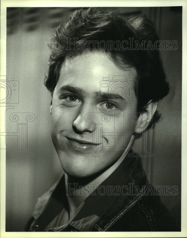 Press Photo Actor Raphael Sbarge as Brian McGuire in "BETTER DAYS" on CBS - Historic Images