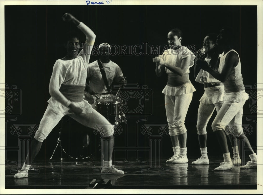 1990 Press Photo the Urban Bush Women performing "Step It Down" at UWM - Historic Images