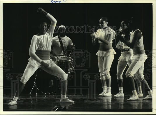 1990 Press Photo the Urban Bush Women performing "Step It Down" at UWM - Historic Images