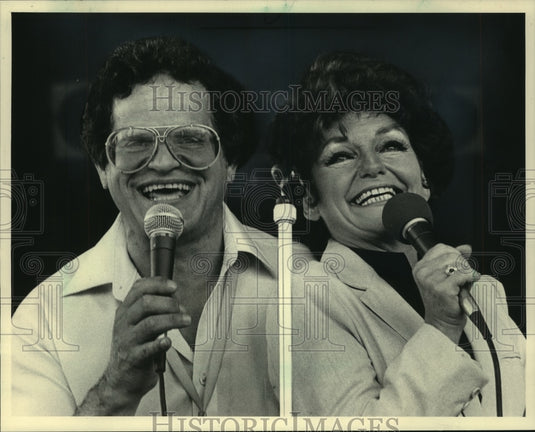1983, Jim Merchant & June Valli sing together at Festa Italiana - Historic Images
