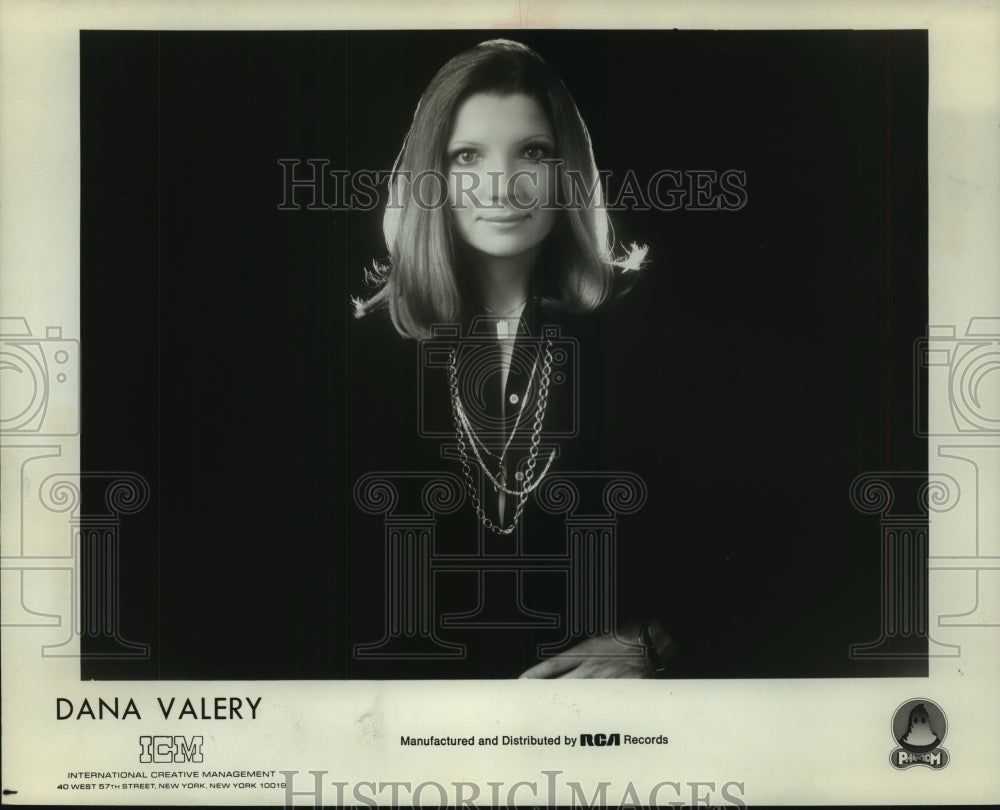 1975, Dana Valery, Singer - mjp34589 - Historic Images