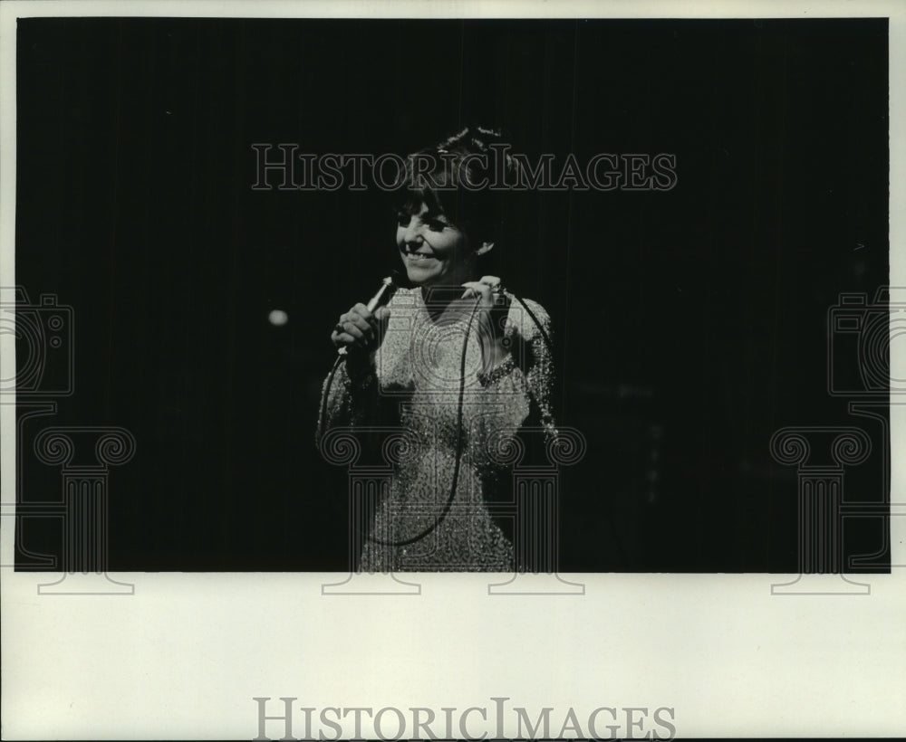 1968, June Valli, singer performing at Fazio&#39;s on fifth - mjp34663 - Historic Images