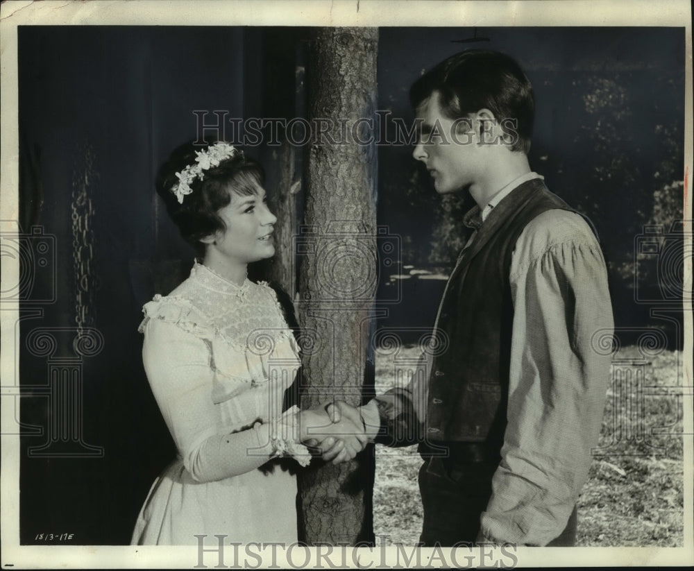 1964 Press Photo Keir Dullea and Lois Nettleton in "Mail Order Bride" - Historic Images