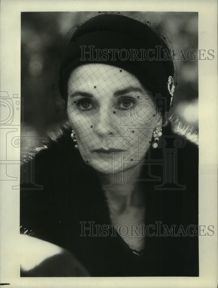 1978, Actress Jean Simmons as Aaronia Haldorn in "The Dain Curse" - Historic Images