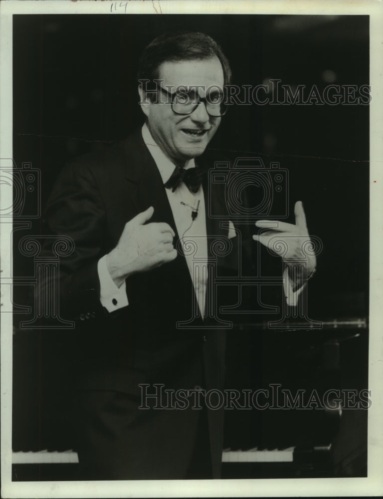 1988 Press Photo Comedian Mark Russell - mjp35061 - Historic Images