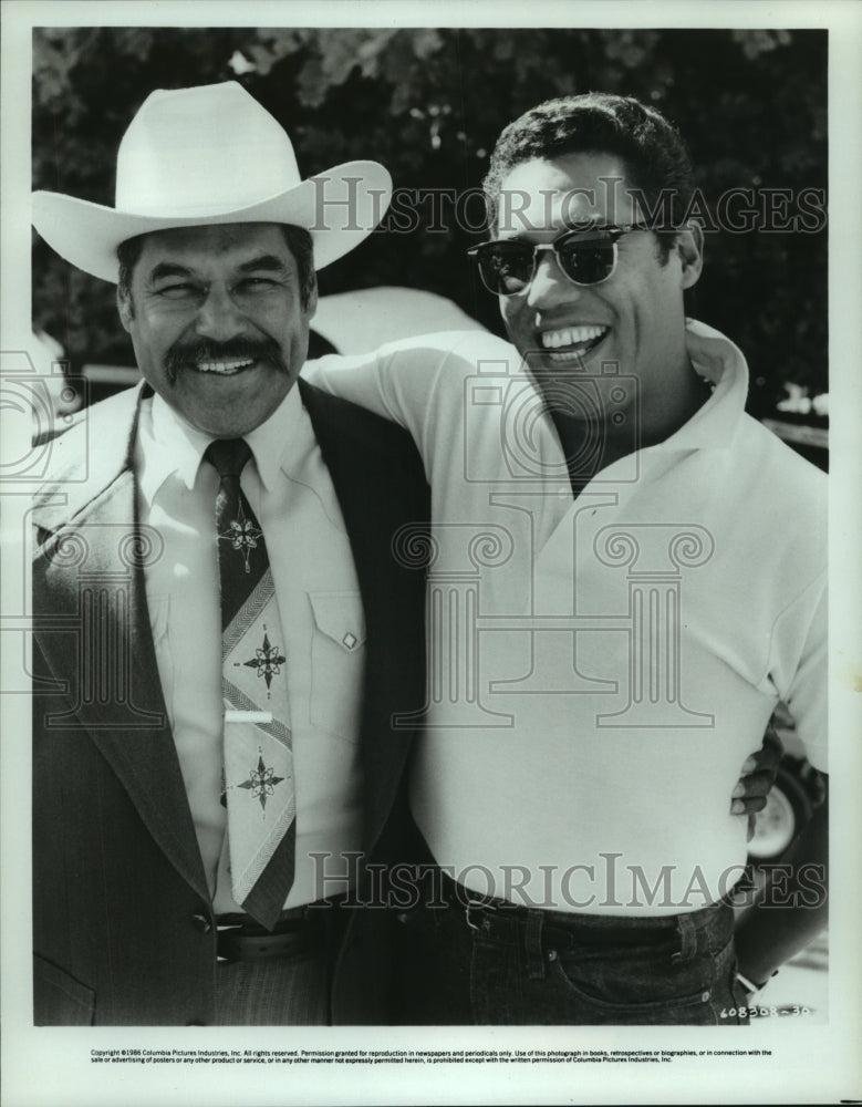 1986 Press Photo &quot;La Bamba&#39; director Luis Valdez &amp; his brother Daniel - Historic Images