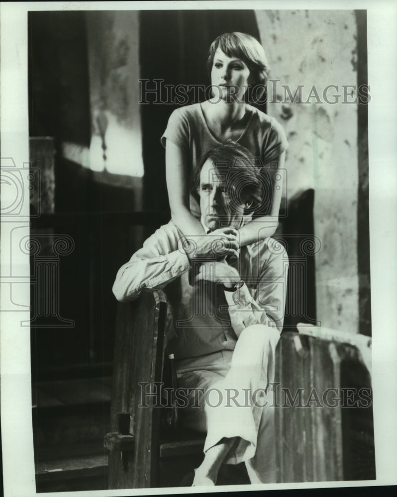 1982, Nancy Snyder &amp; Fritz Weaver in &quot;Angels Fall&quot; - mjp35215 - Historic Images