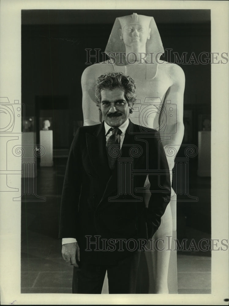 1977, Omar Sharif hosts &quot;Mysteries of the Great Pyramid&quot; - mjp35275 - Historic Images