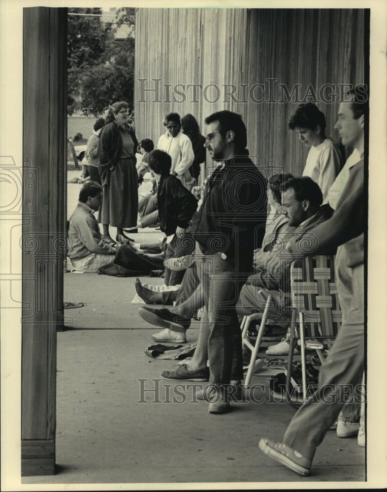 1987 People waiting for Paul Simon concert tickets in Wisconsin-Historic Images