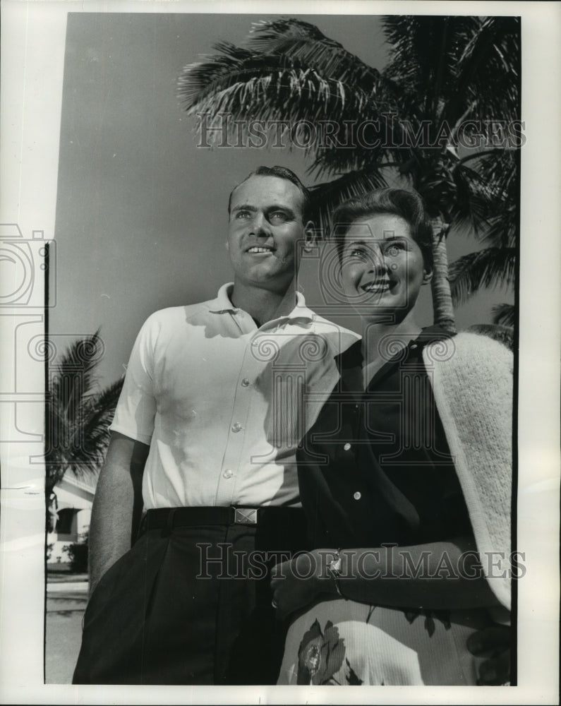 1963 Press Photo Pitcher Bob Shaw with his wife, Asta, in Florida - mjp35503- Historic Images