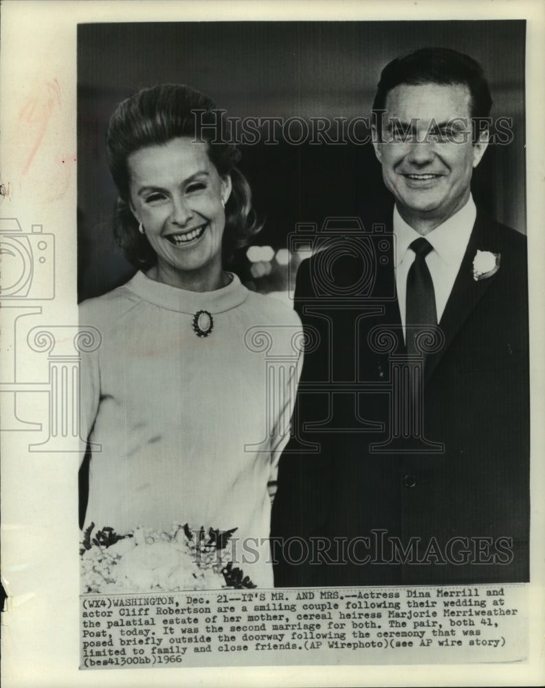 1966 Press Photo Dina Merrill and Cliff Robertson on their wedding day - Historic Images