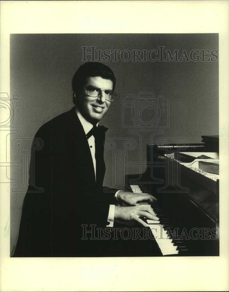 1988 Press Photo Pianist Marvin Hamlisch - Historic Images
