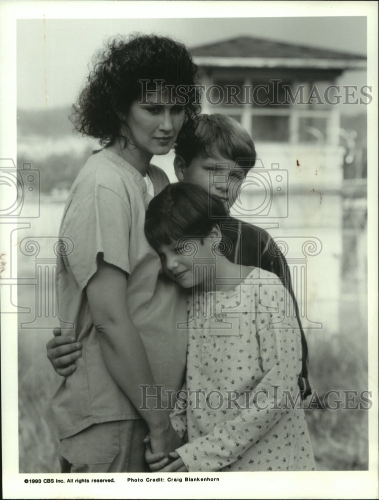 1993 Press Photo Actress Veronica Hamel stars in women-in-jail saga on CBS - Historic Images