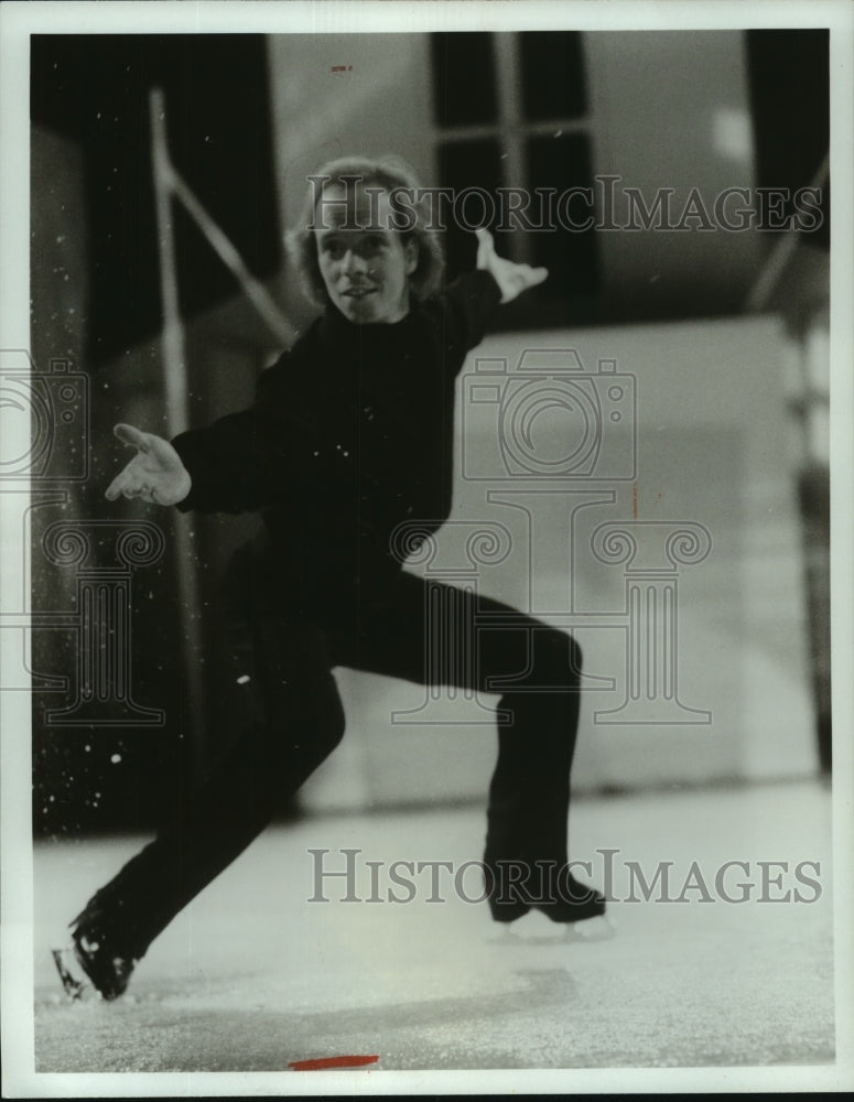 1990 Ice skater Scott Hamilton performs in Stars on Ice - Historic Images