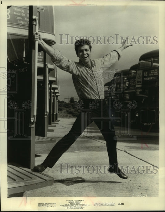 1963 Press Photo British Favorite Cliff Richard In 'Summer Holiday' - mjp35831 - Historic Images
