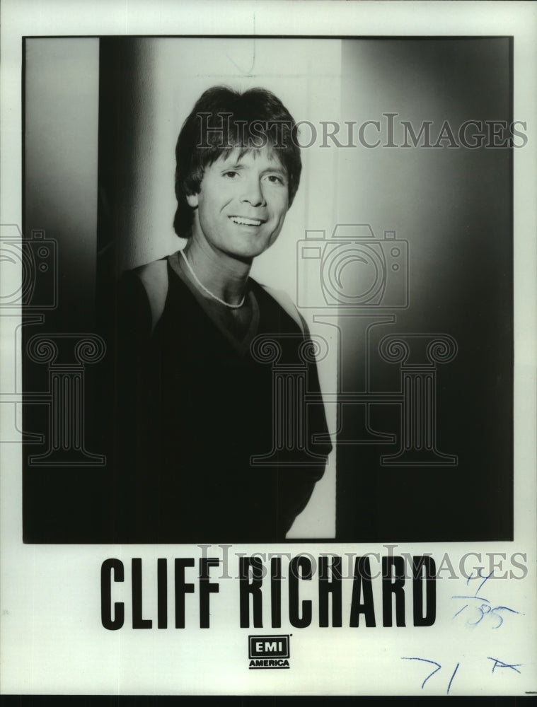 1981 Press Photo British Pop Singer Cliff Richard - mjp35834 - Historic Images
