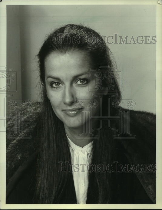1980, Actress Veronica Hamel stars in "Hill Street Blues" - mjp35898 - Historic Images