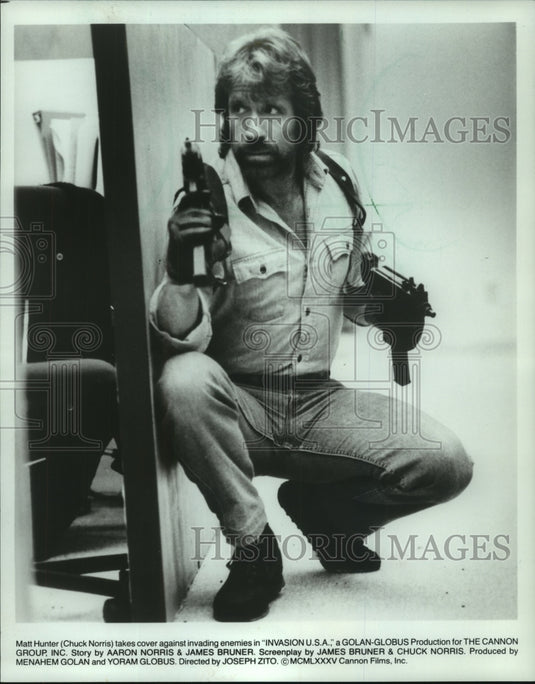 1985, Chuck Norris stars in "Invasion U.S.A." - mjp35950 - Historic Images