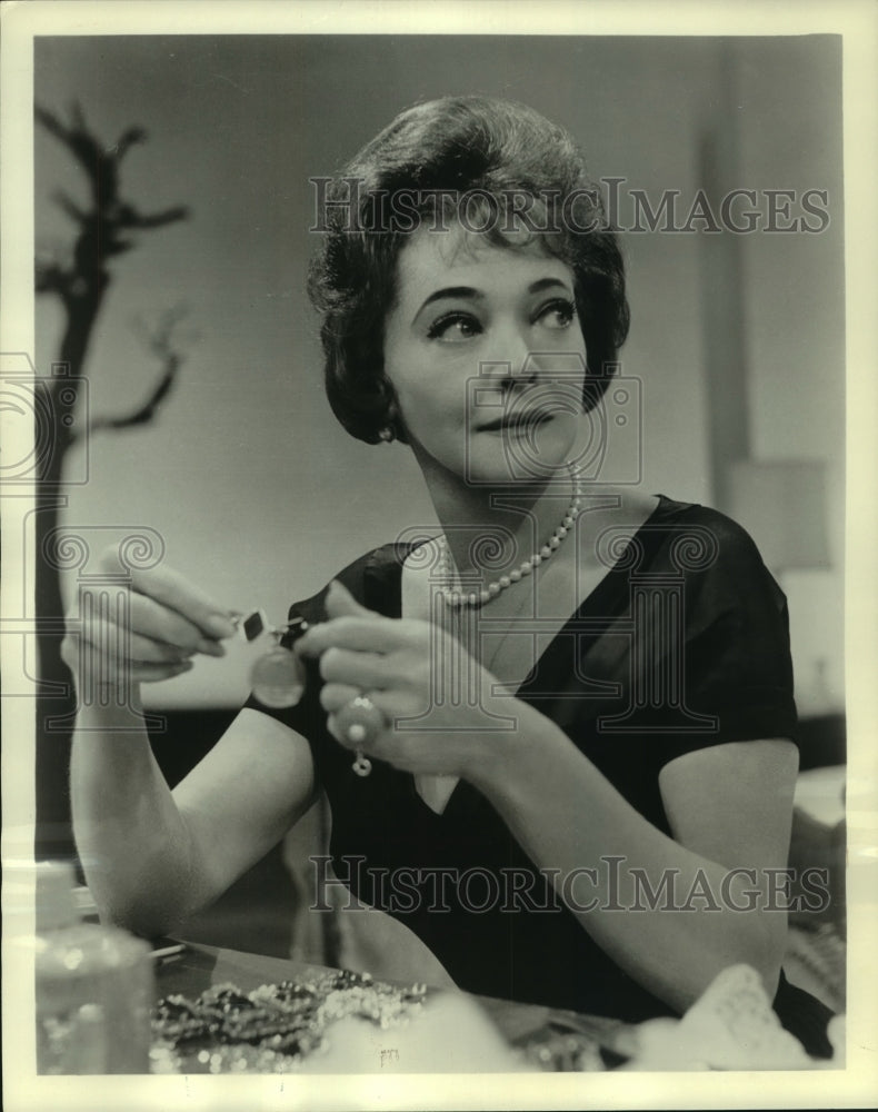 1963, Sylvia Sidney in &quot;Change of Life&quot; - mjp36005 - Historic Images