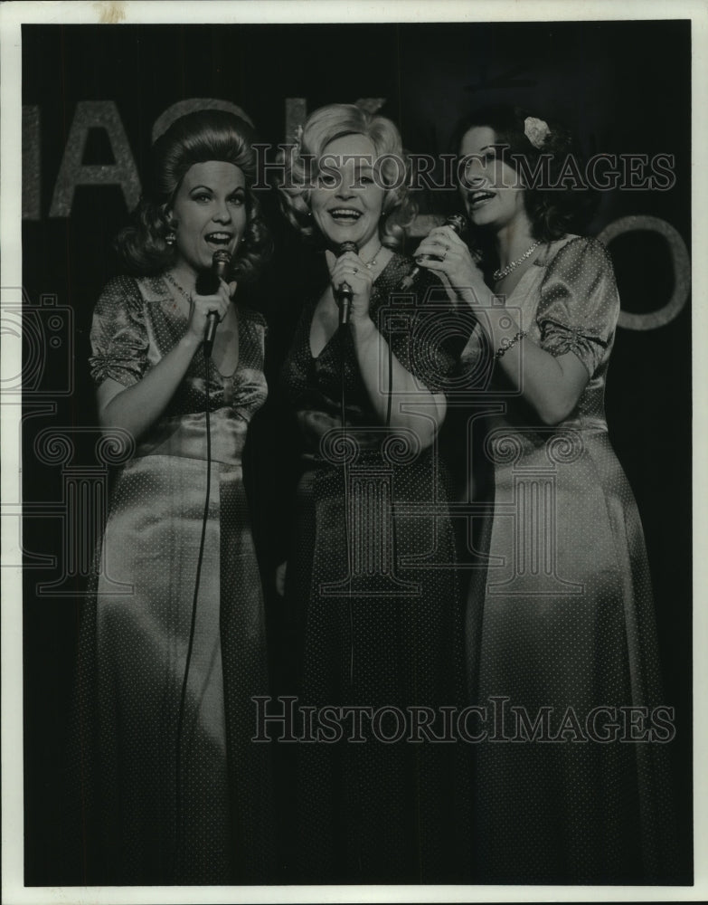 1975 Press Photo Peggy Peterson & the Rodo Sisters - mjp36053 - Historic Images