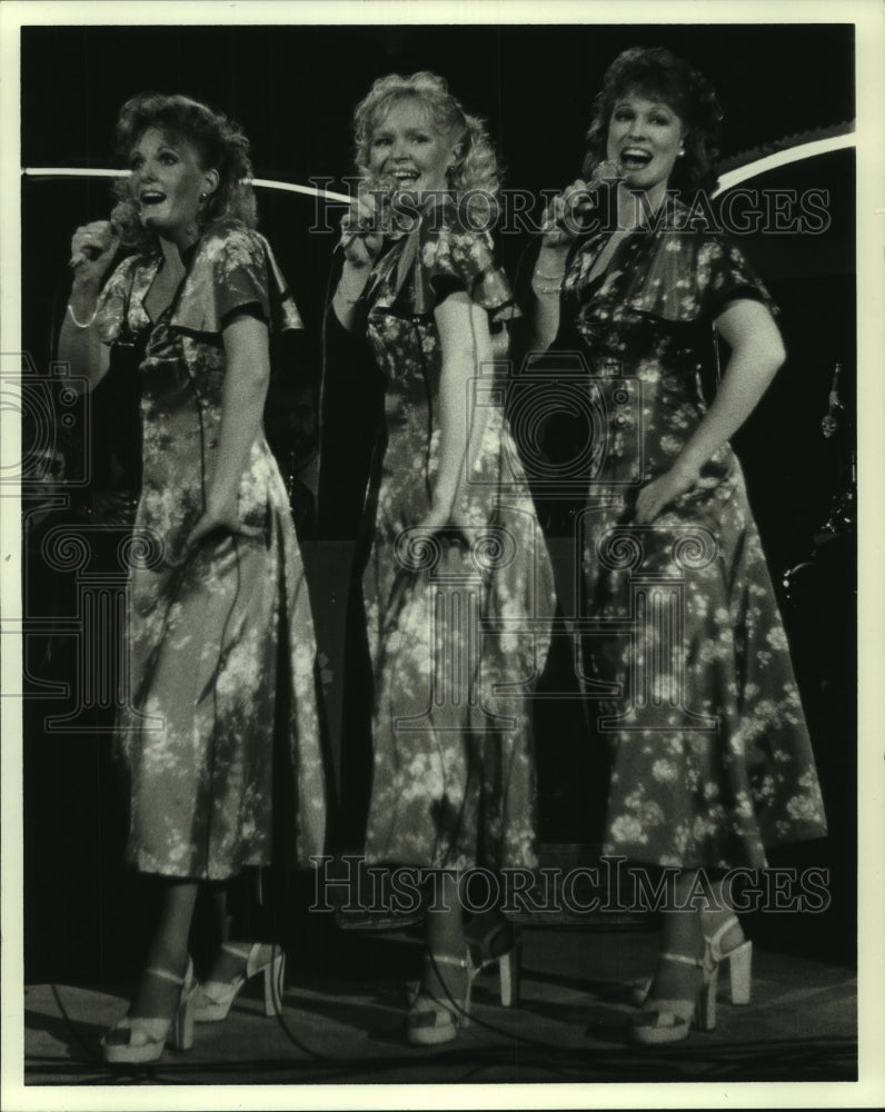 1978, Styled after the Andrew Sisters, Milwaukee's own Rodo Sisters - Historic Images