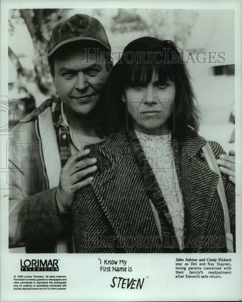 1989 Press Photo John Aston &amp; Cindy Pickett in &quot;I Know My First Name is Steven&quot; - Historic Images