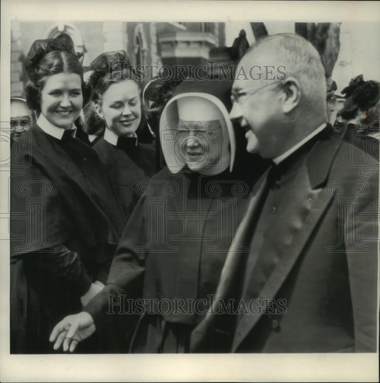 1953,Former actress June Haver & others at St. Marry College, Kansas - Historic Images