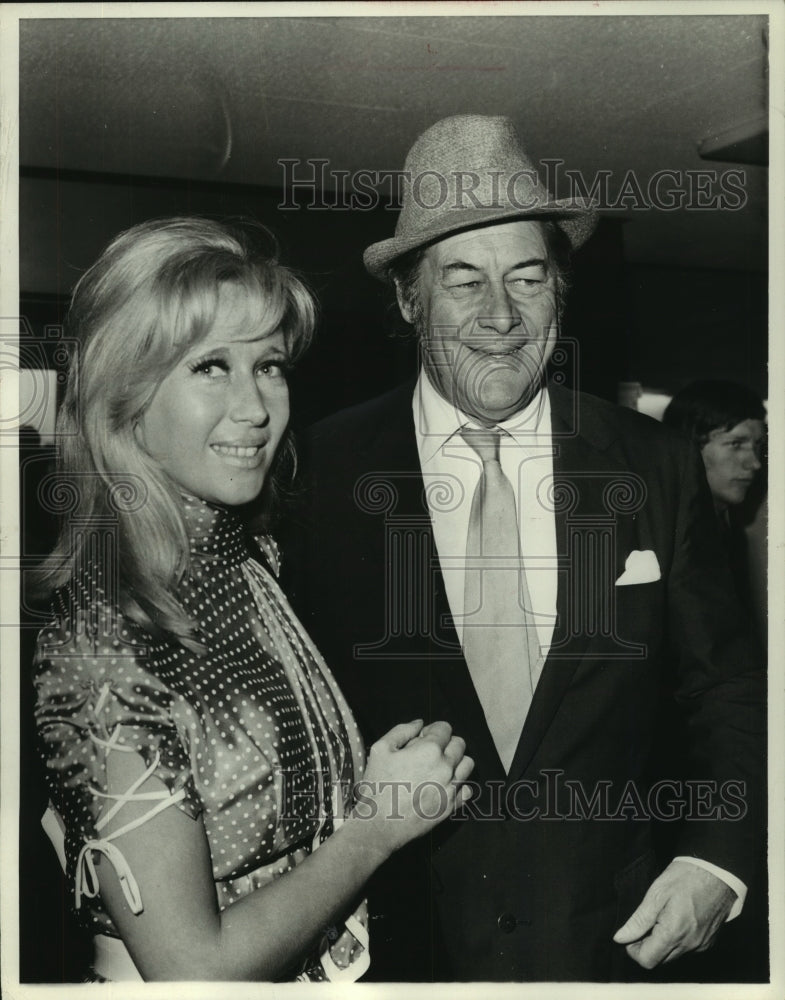 1971, Rex Harrison &amp; Elizabeth Harris to be married soon - mjp36279 - Historic Images