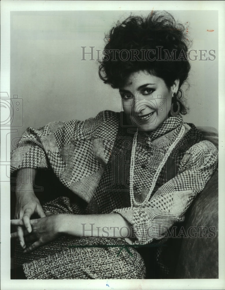 1986, Annie Potts stars in &quot;Designing Women&quot; on CBS-TV - mjp36329 - Historic Images
