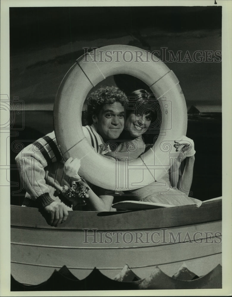 1982 Press Photo Susan Saint James and Joe Piscopo on "Saturday Night Live" - Historic Images