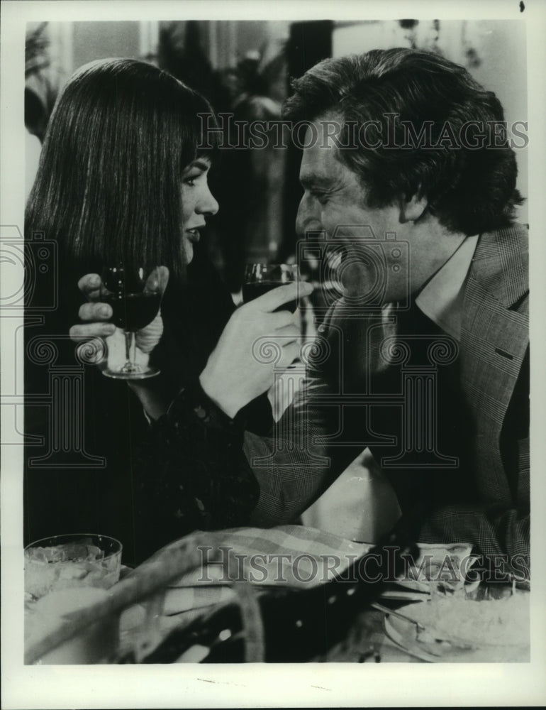 1977 Press Photo actors Glenda Jackson and George Segal in "A Touch of Class" - Historic Images