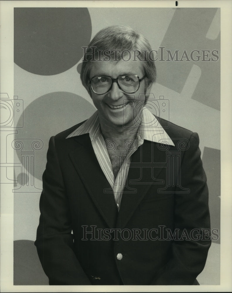 1977, Comedian Arte Johnson, Host of "Knockout" on NBC - mjp36548 - Historic Images