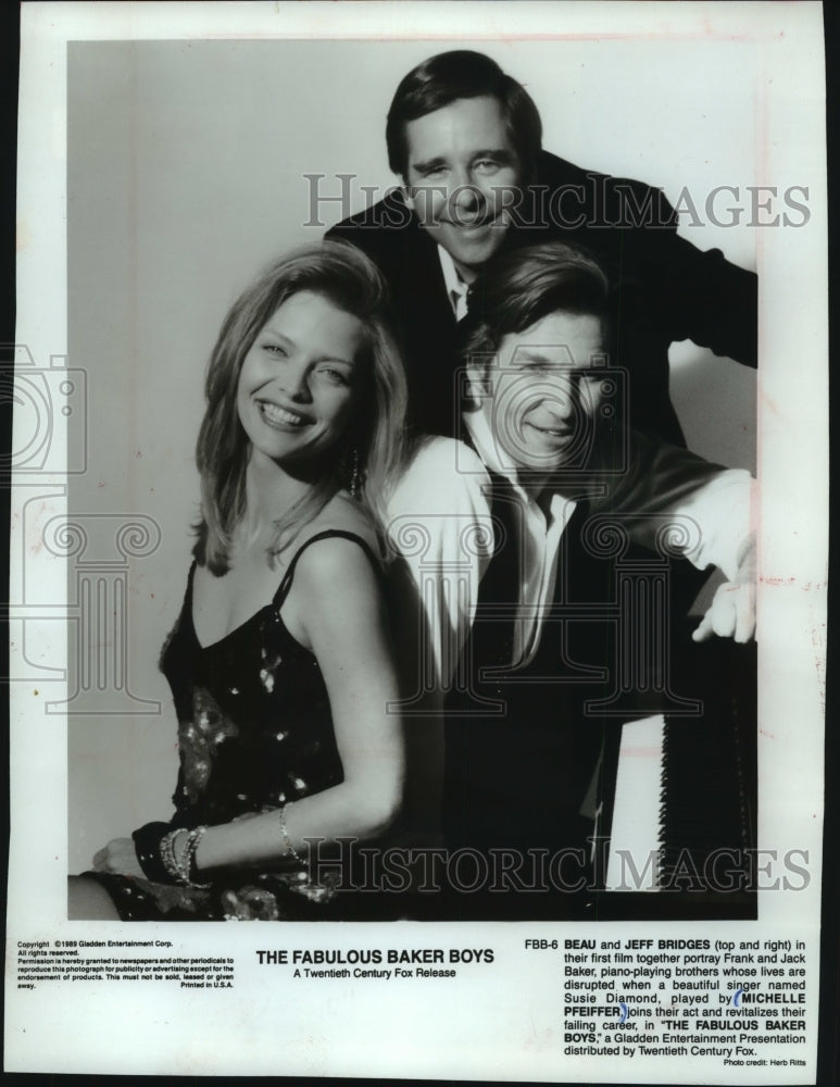 1989 Press Photo actress Michelle Pfeiffer & actors in "The Fabulous Baker Boys" - Historic Images