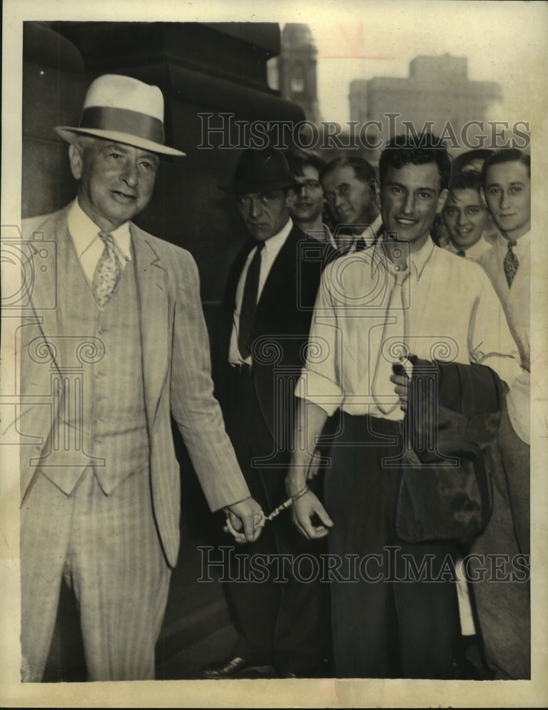 1934 Press Photo George Ignatius Alagna handcuffed to US marshal on way to court - Historic Images