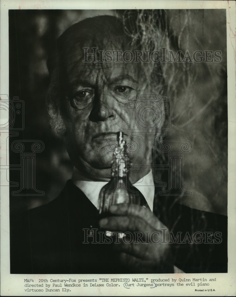 1971, Curt Jurgens stars in "Mephisto Waltz" - mjp36719 - Historic Images