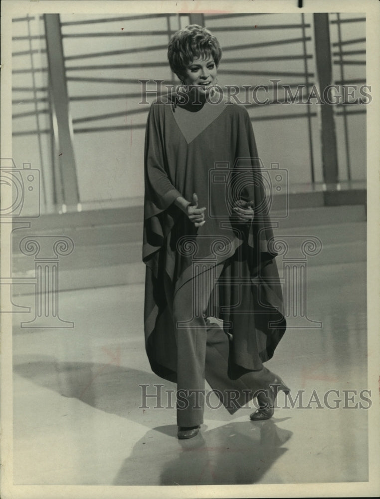 1970, Juliet Prowse, dancer, on Music Hall - mjp36757 - Historic Images