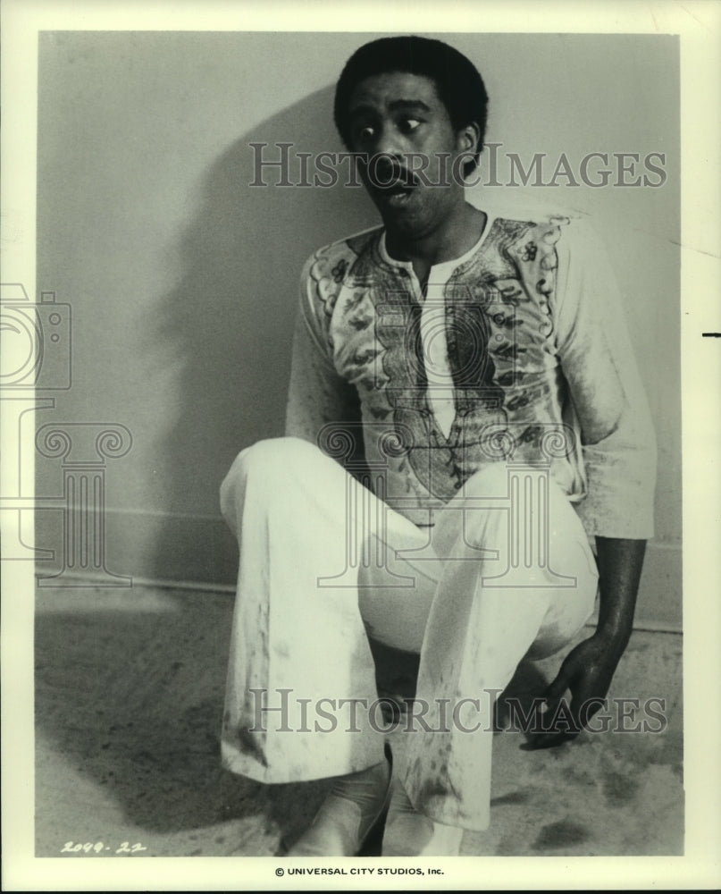 1978, Richard Pryor, as Leroy in "Which Way is Up? sinks against wall - Historic Images