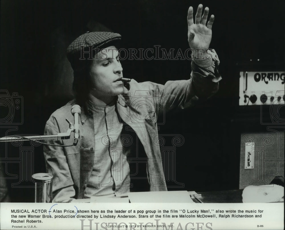 1973, Alan Price in a scene from O Lucky Man! - mjp36954 - Historic Images