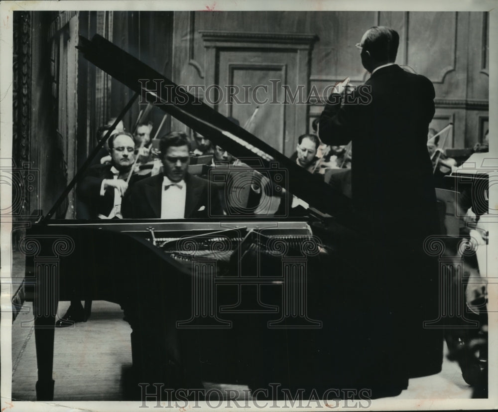 1953, Pianist Eugene Istomin performs with the Chicago Symphony. - Historic Images